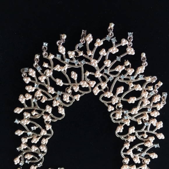 NWT Stunning Pearl Vine Pattern Necklace - Picture 2 of 3